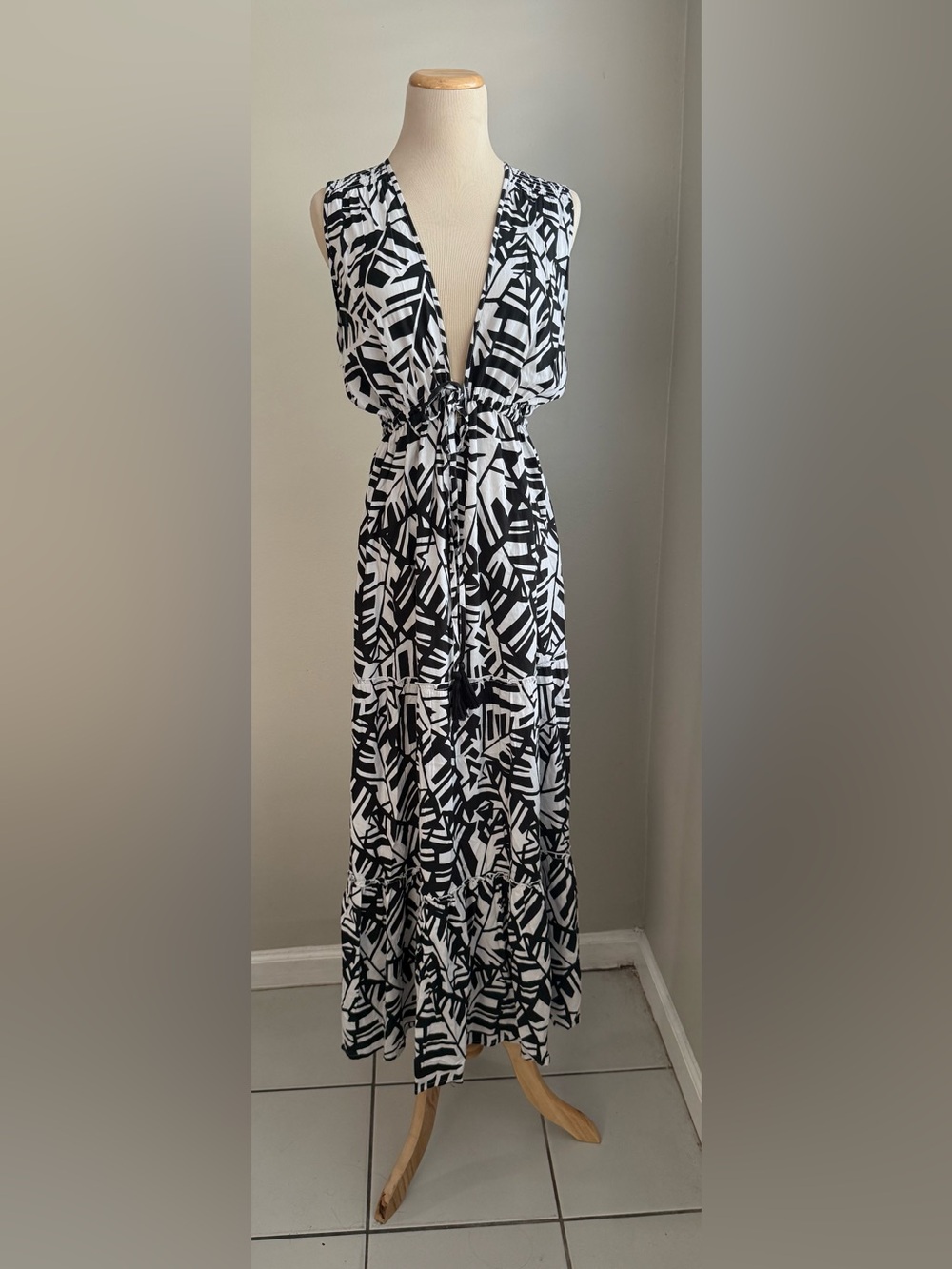 Blue Island Black & White Printed V-Neck Maxi Dress size XL